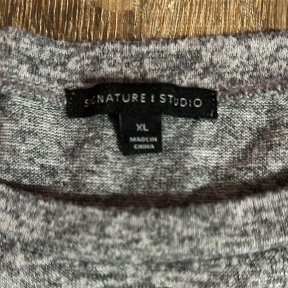 Signature Studio Women’s XL Gray Long Sleeve Top with Side Ties - Picture 2 of 10